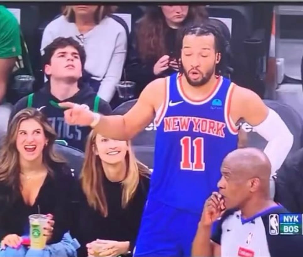 "Unusual Court Courtesy: Fan's Curtsy and Scent-Focused Admiration for Jalen Brunson at Knicks Game Sparks Buzz"